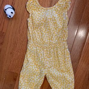 NWOT. YELLOW & WHITE CARTER’s JUMPSUIT. 6 months